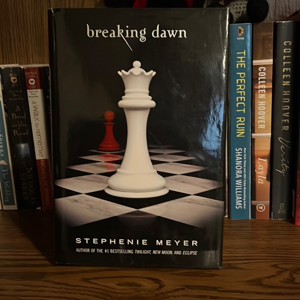 Breaking dawn by stephenie Meyer
